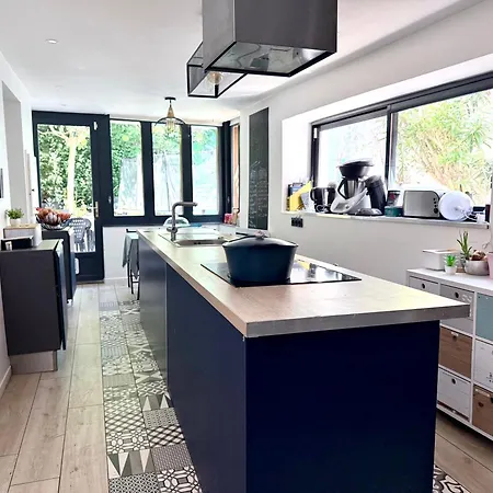 Prázdninový dům Maison Familiale Avec Piscine Et Climatisation Sathonay-Camp